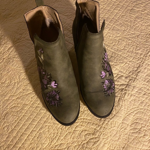 Made in USA boots by Jambu out of New York - Picture 1 of 4